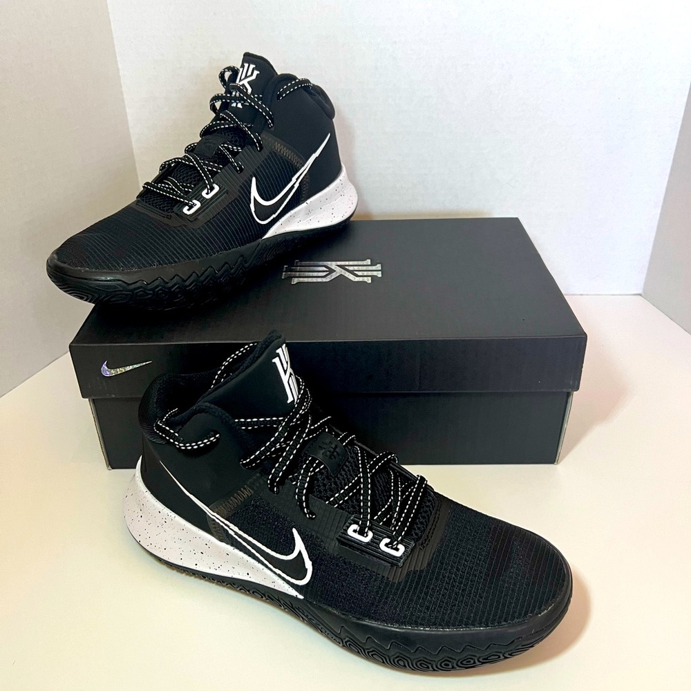 NWT Size 7.5 - Nike Kyrie Flytrap 4 Black White 2020